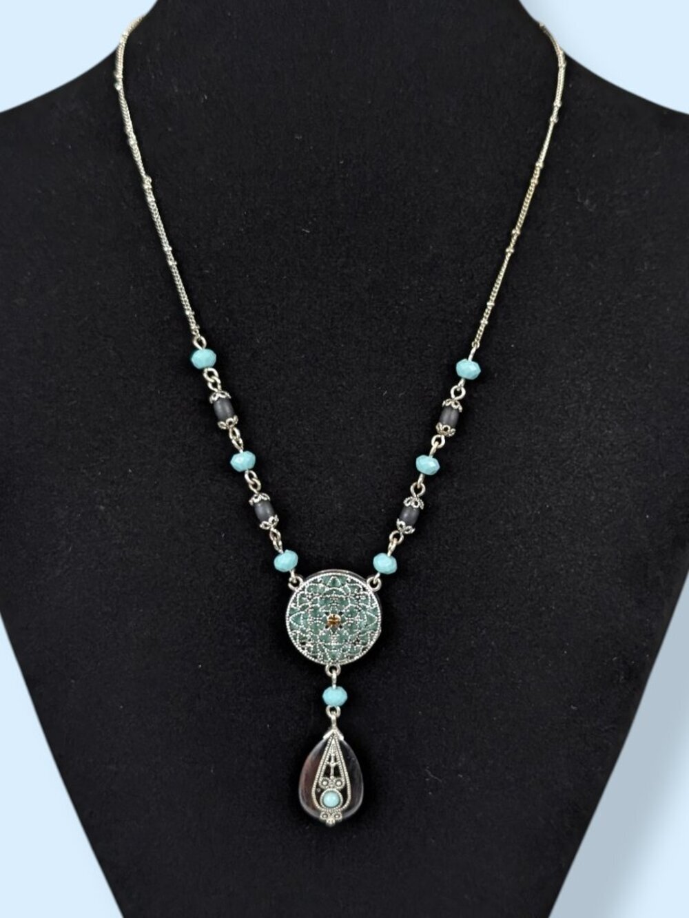 Avon Dainty Blue & Black Necklace